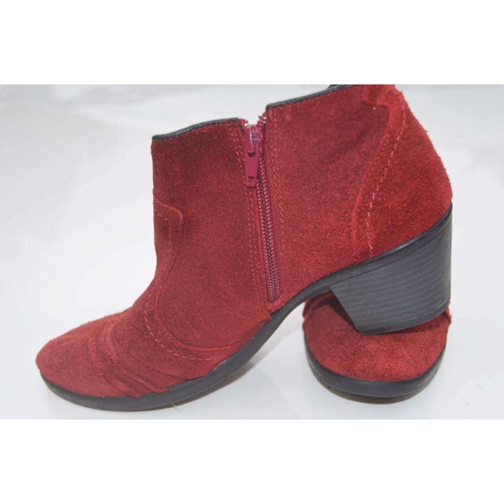 Earth Origins suede sz 8.5 burgundy ankle boots